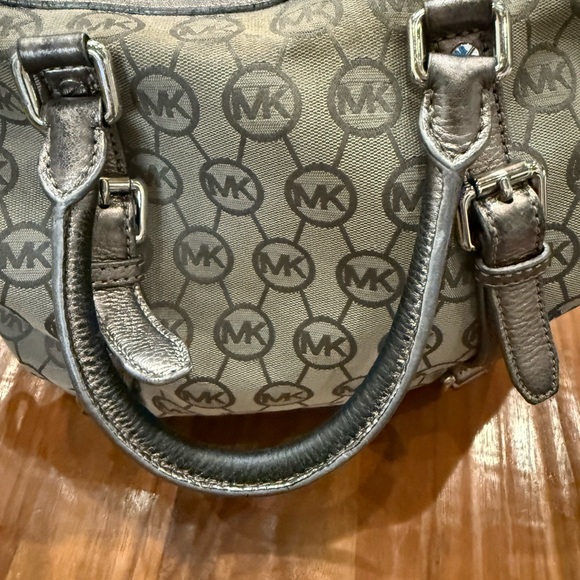 Michael Kors Monogram Gray Bag - Picture 12 of 16